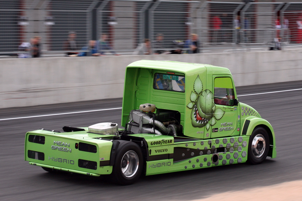 Mean Green Machine, en hybrid sag med uhyggeligt stort moment og en masse HK.
(Foto: Motorsporten.dk)